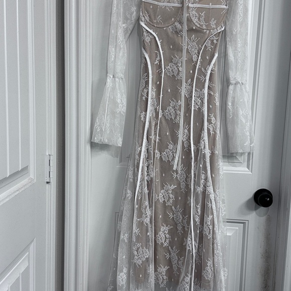 yoyouke Dresses & Skirts - Elegant White Lace Maxi Dress